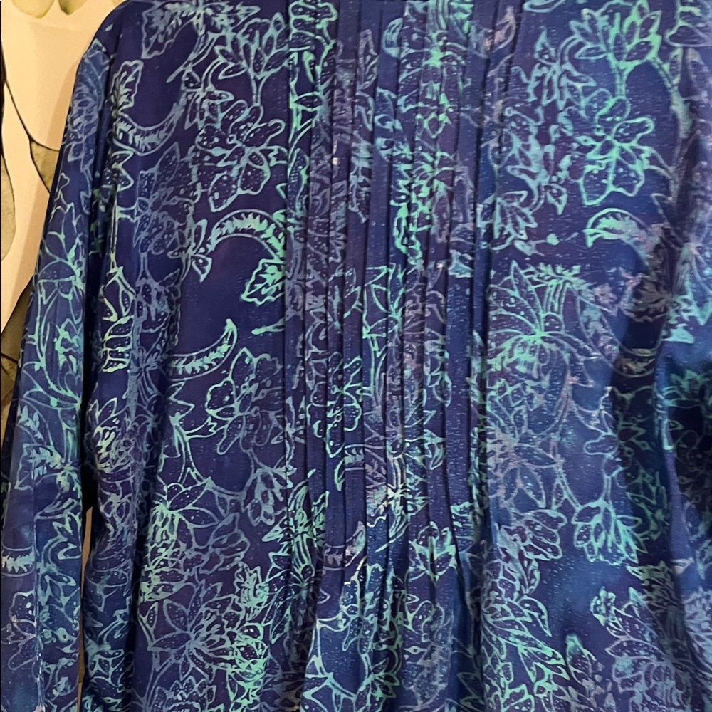 Batik blouse from a boutique in Capitola CA EUC 100% rayon made in Indonesia - Picture 7 of 12
